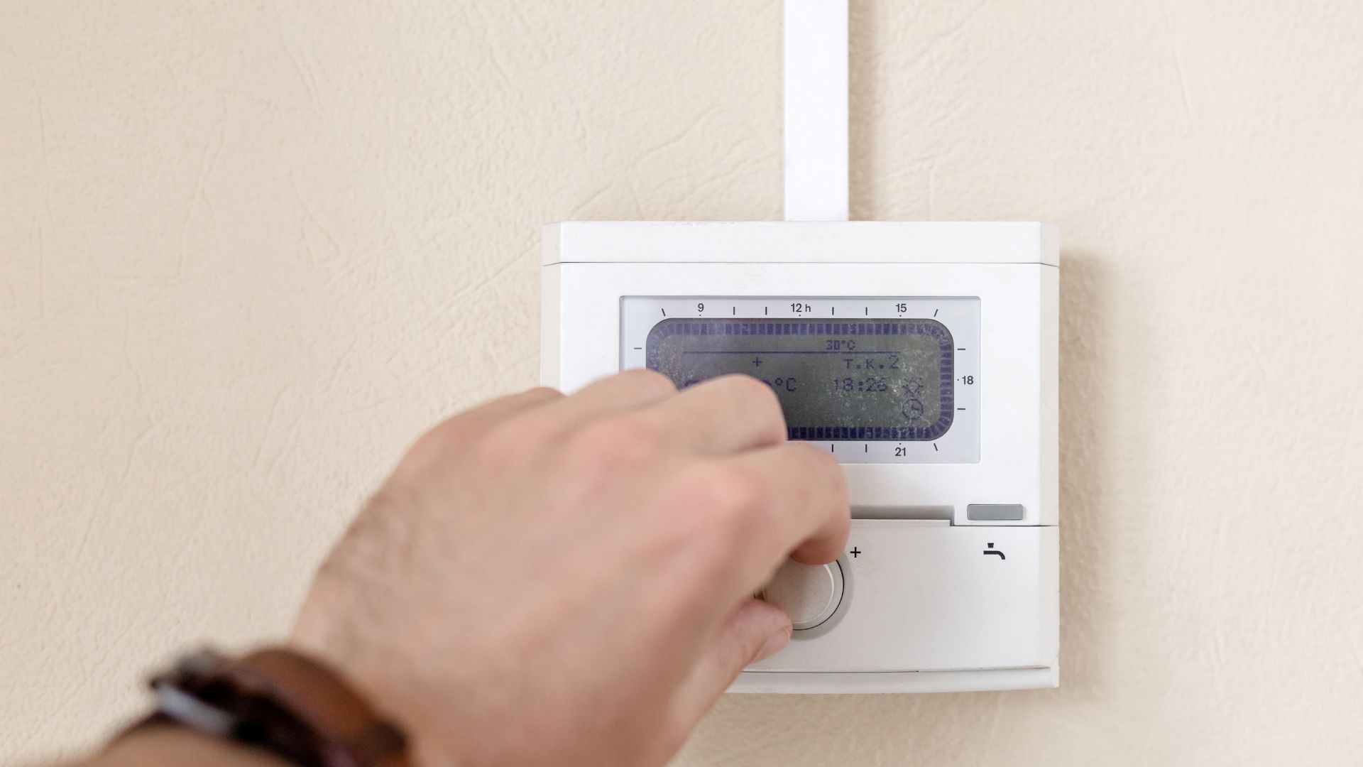 Setting the Thermostat Temperature to Low can be bad for you A/C